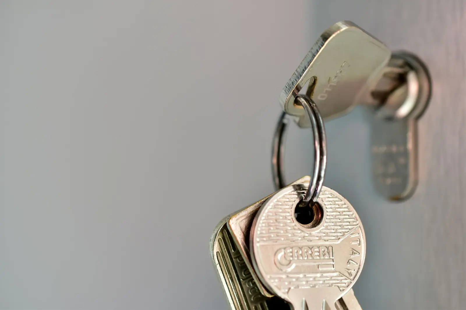 Keys on a ring in a lock cylinder